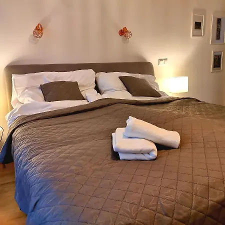 Cozyhome The Castle - Spacious, Quiet, High Ceiling Апартаменти