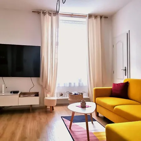 Apartman Cozyhome The Castle - Spacious, Quiet, High Ceiling