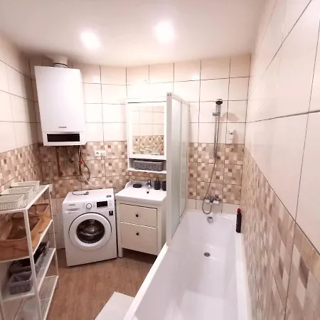 Cozyhome The Castle - Spacious, Quiet, High Ceiling * Pozsony