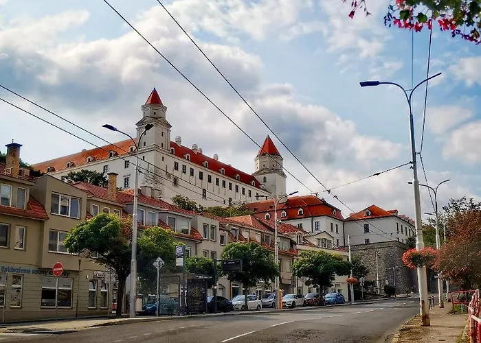 Cozyhome The Castle - Spacious, Quiet, High Ceiling Appartement *