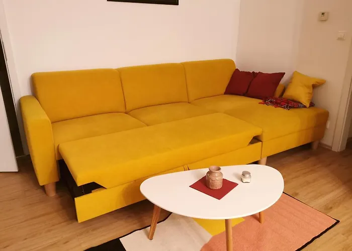 Cozyhome The Castle - Spacious, Quiet, High Ceiling * Bratislava