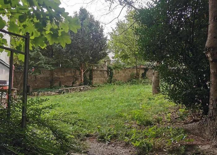 Cozyhome The Castle - Spacious, Quiet, High Ceiling