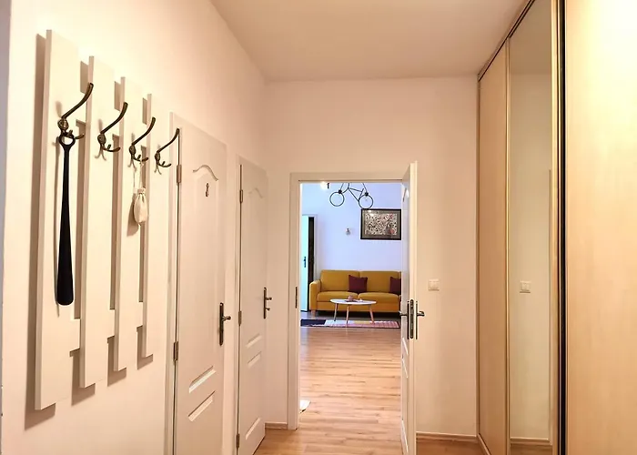 Cozyhome The Castle - Spacious, Quiet, High Ceiling Appartement *