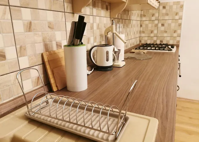 Cozyhome The Castle - Spacious, Quiet, High Ceiling *