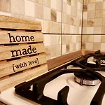 Cozyhome The Castle - Spacious, Quiet, High Ceiling Appartamento *