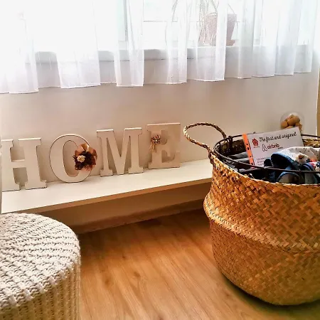 Cozyhome The Castle - Spacious, Quiet, High Ceiling Apartment Bratislava